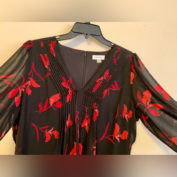 Calvin Klein Womens size 14 / L Black Red Floral Lined Blouse with Sheer Sleeves - Picture 4 of 16